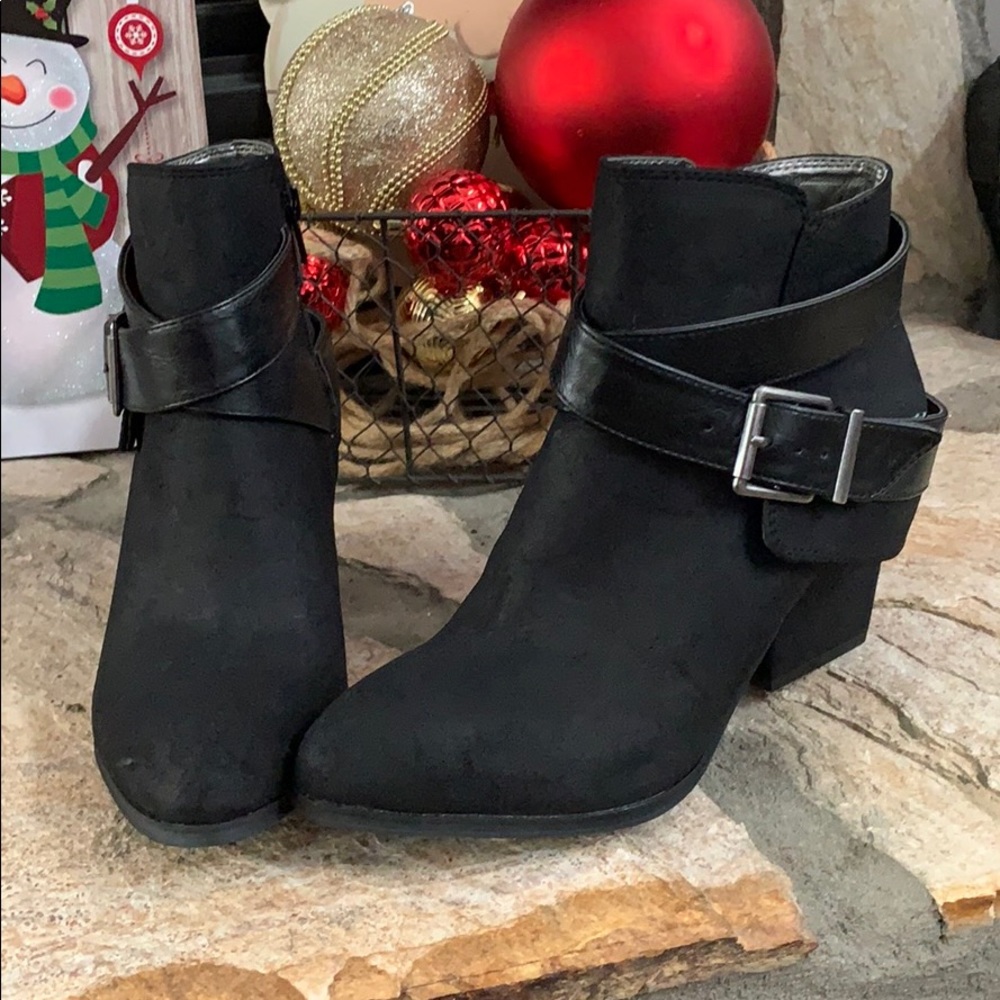 **sold**BLACK BOOTIES